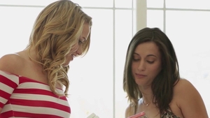 Fingering with Georgia Jones along with Mia Malkova