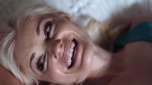 Babe Charlotte Stokely strapon