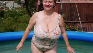 Russian orgasm outdoors