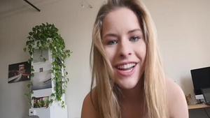 Innocent stepsister Daisy Stone goes in for pussy sex
