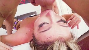 Throated: Supermodel Adria Rae expose natural tits