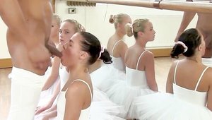 Club Sweethearts: Evelyn Dellai amongst Cayla Lyons group sex