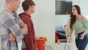 Brazzers: MILF Kendra Filled with Big Cocks